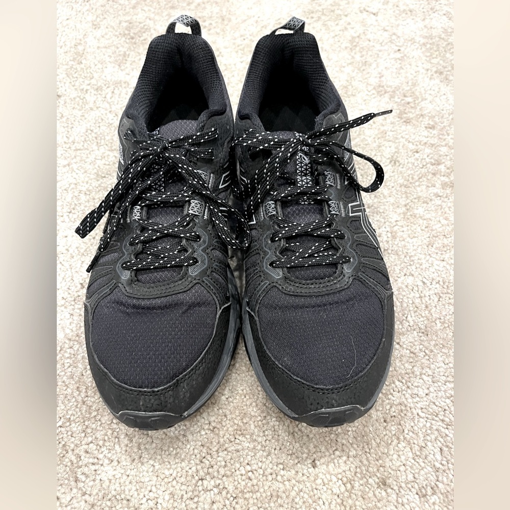 ASICS Gel-Venture 7 in Women’s size 8.5 wide.